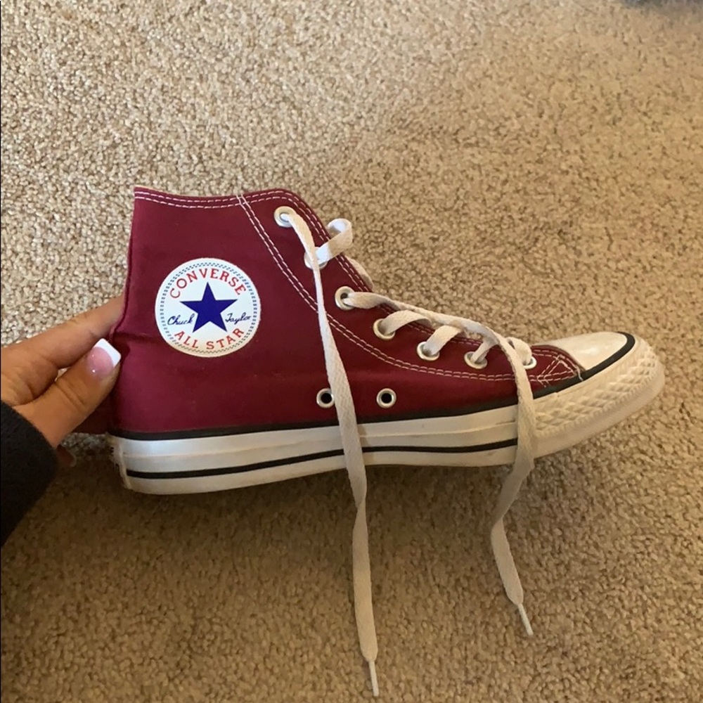 Maroon converse high tops. Great condition.